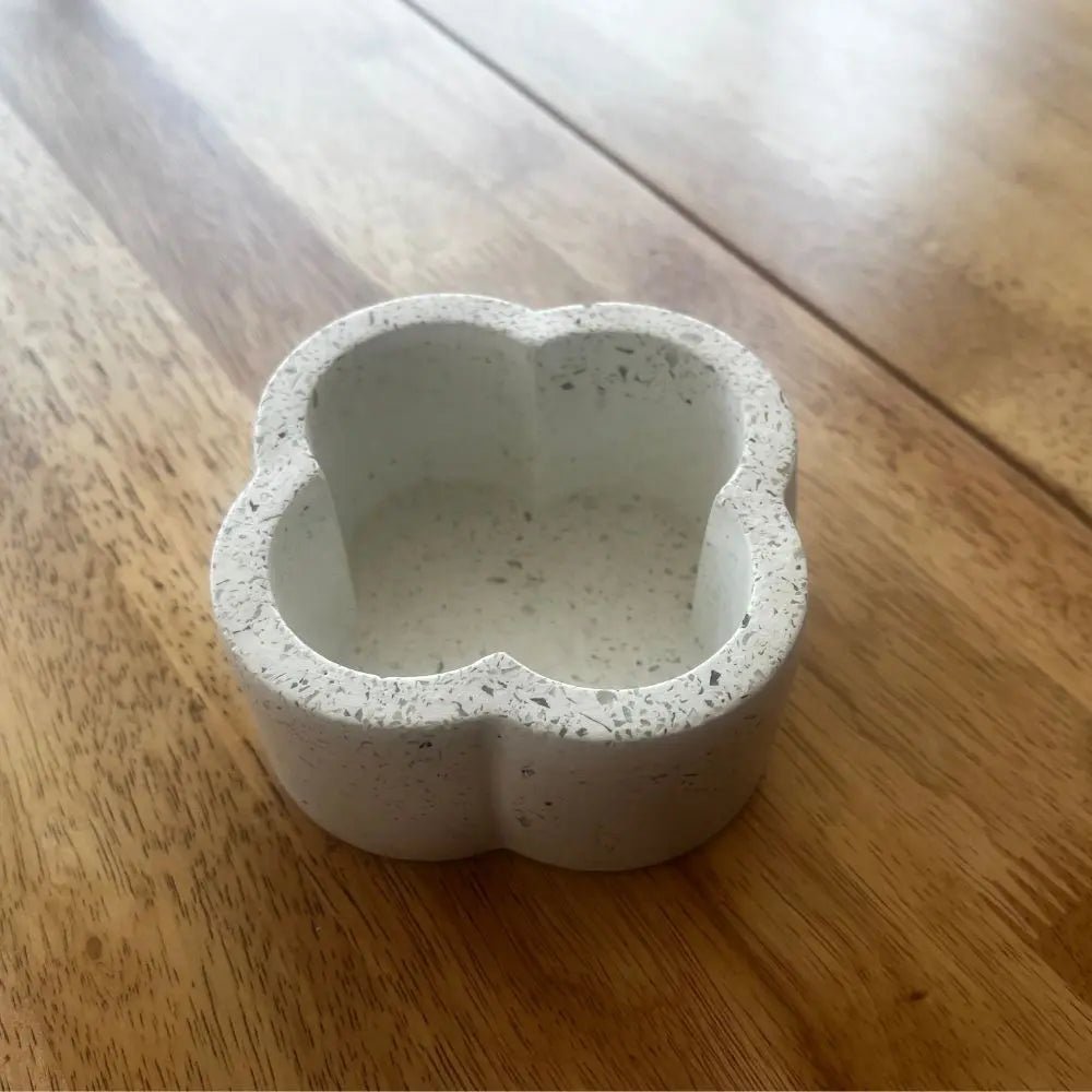 Macetero pequeño con borde en semicirculo - Glass Sand