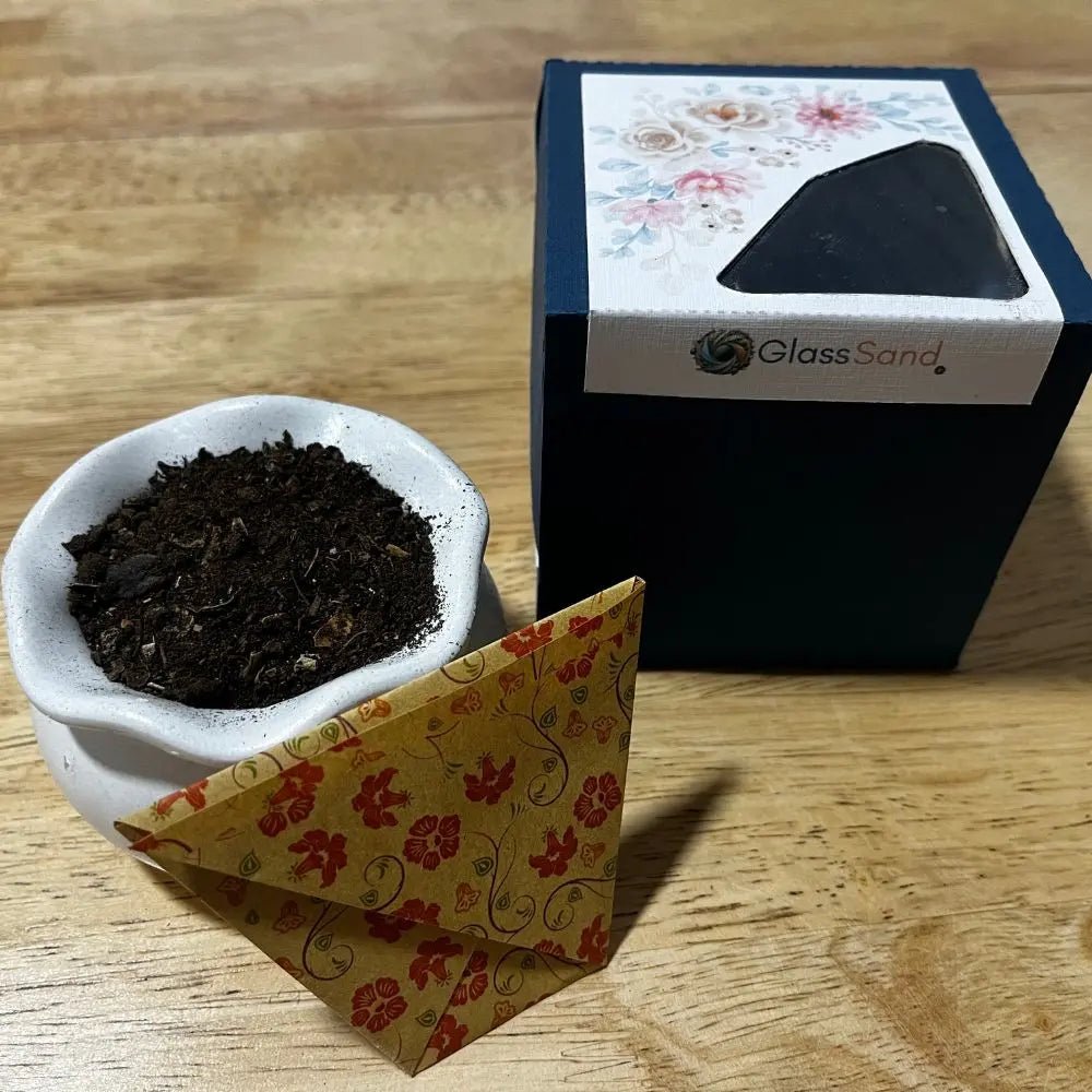 Macetero pequeño con sustrato orgánico y semillas de flores - Glass Sand