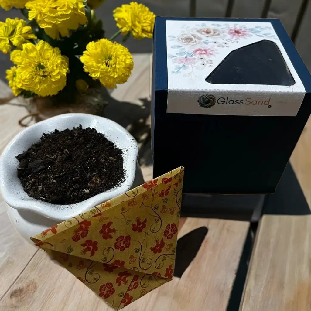 Macetero pequeño con sustrato orgánico y semillas de flores - Glass Sand
