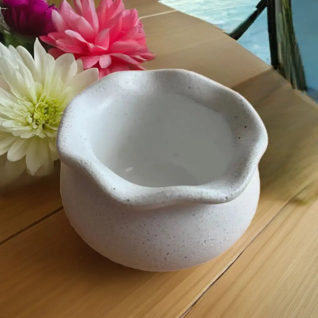 Macetero pequeño con borde ondulado - Glass Sand