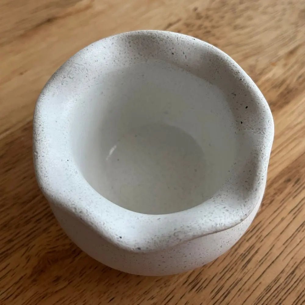 Macetero pequeño con borde ondulado - Glass Sand